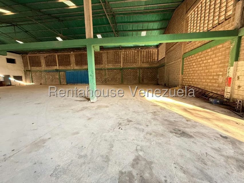 Comercial (Galpon - Deposito) en Venta en Zona Oeste, Lara - 3