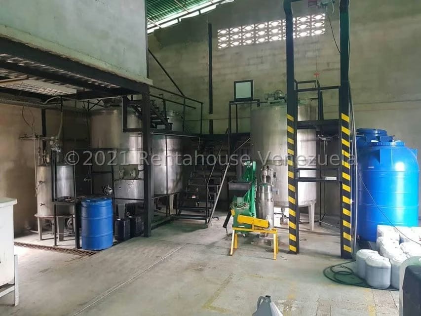 Comercial (Galpon - Deposito) en Venta en Parroquia Tamaca, Lara - 2