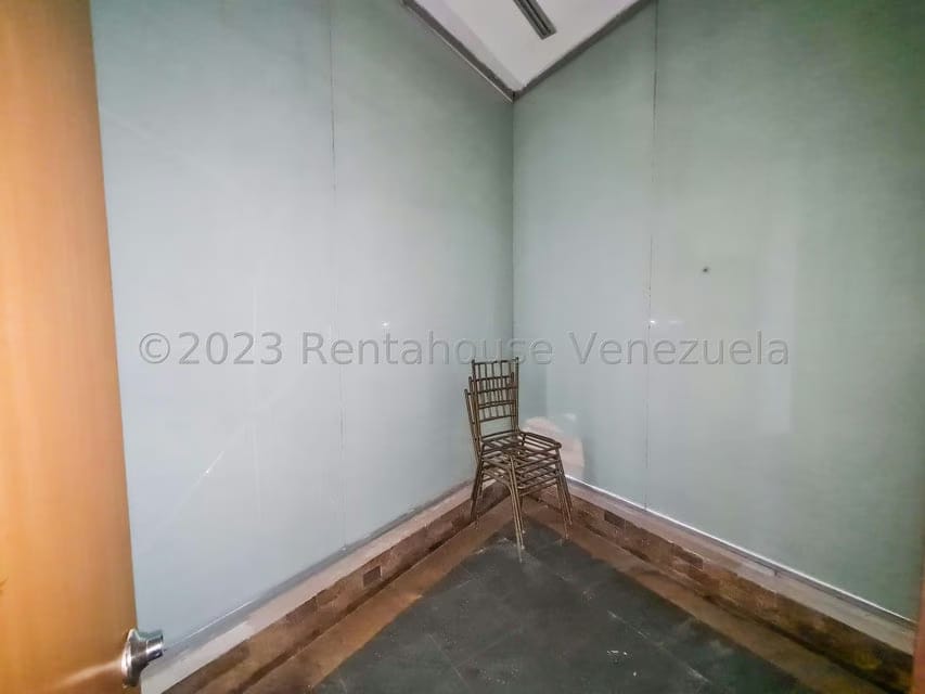 Comercial (Local Comercial) en Alquiler en Los Dos Caminos, Distrito Metropolitano - 11