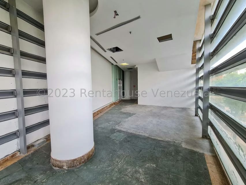 Comercial (Local Comercial) en Alquiler en Los Dos Caminos, Distrito Metropolitano - 8