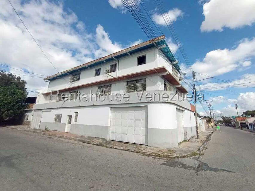 Casa (Multipes Niveles) en Venta en 23 de Enero, Aragua - 57