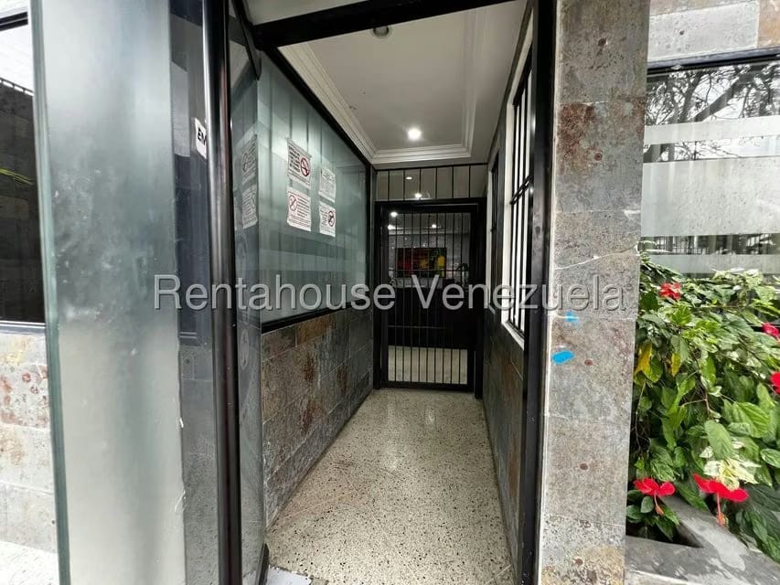 Comercial (Local Comercial) en Alquiler en Zona Este, Lara - 2