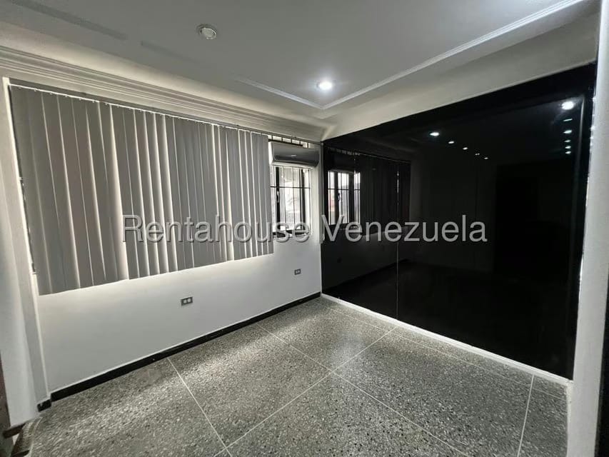 Comercial (Local Comercial) en Alquiler en Zona Este, Lara - 12