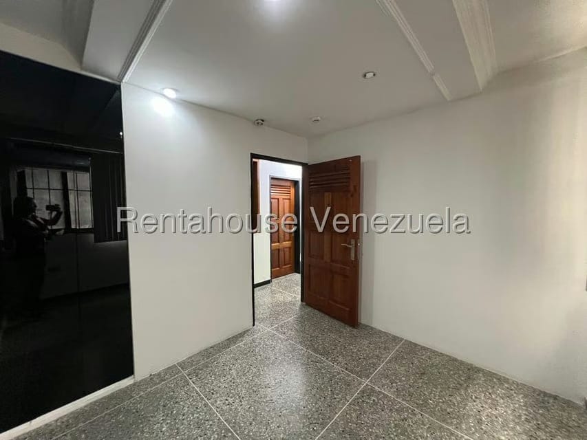 Comercial (Local Comercial) en Alquiler en Zona Este, Lara - 13