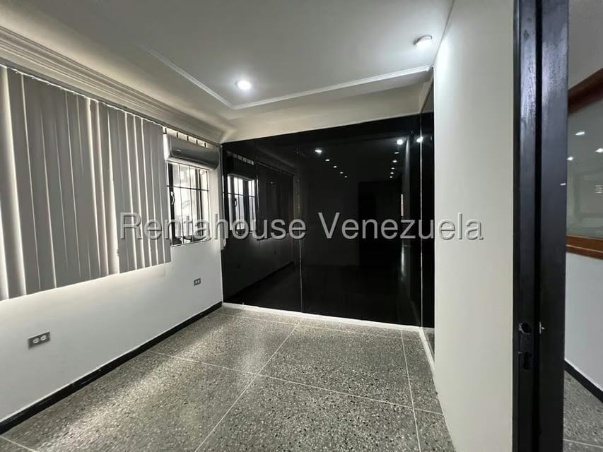 Comercial (Local Comercial) en Alquiler en Zona Este, Lara - 15