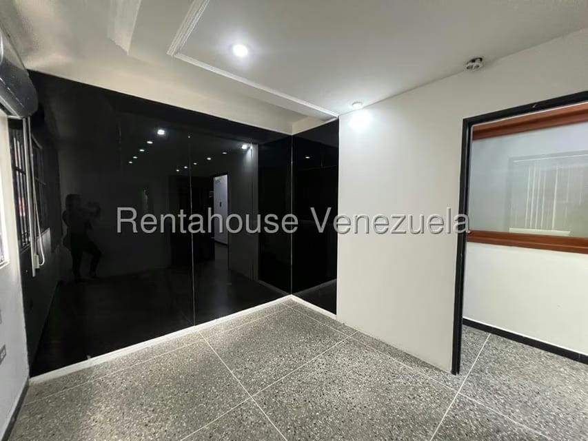 Comercial (Local Comercial) en Alquiler en Zona Este, Lara - 16