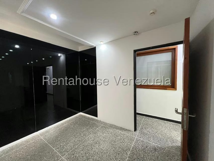 Comercial (Local Comercial) en Alquiler en Zona Este, Lara - 17
