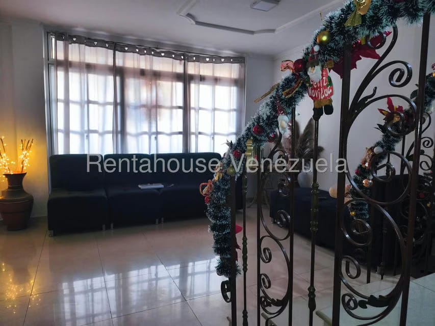 Townhouse (Multiples Niveles) en Venta en Avenida Milagro Norte, Zulia - 2