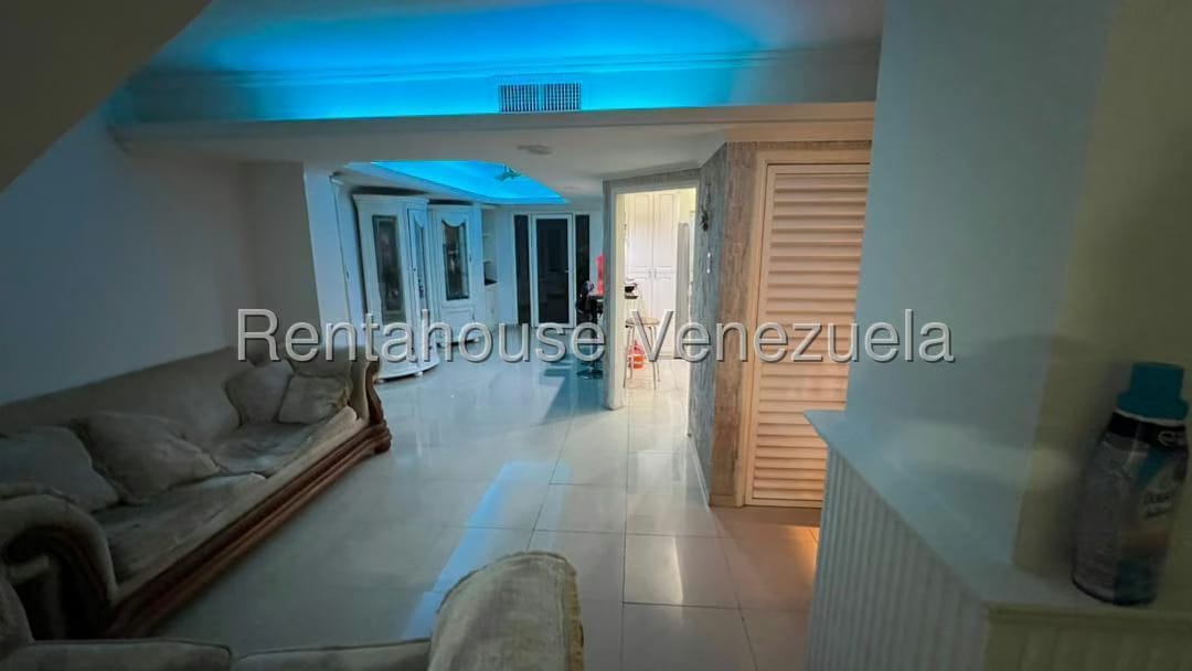 Townhouse (Multiples Niveles) en Venta en Avenida Milagro Norte, Zulia - 11