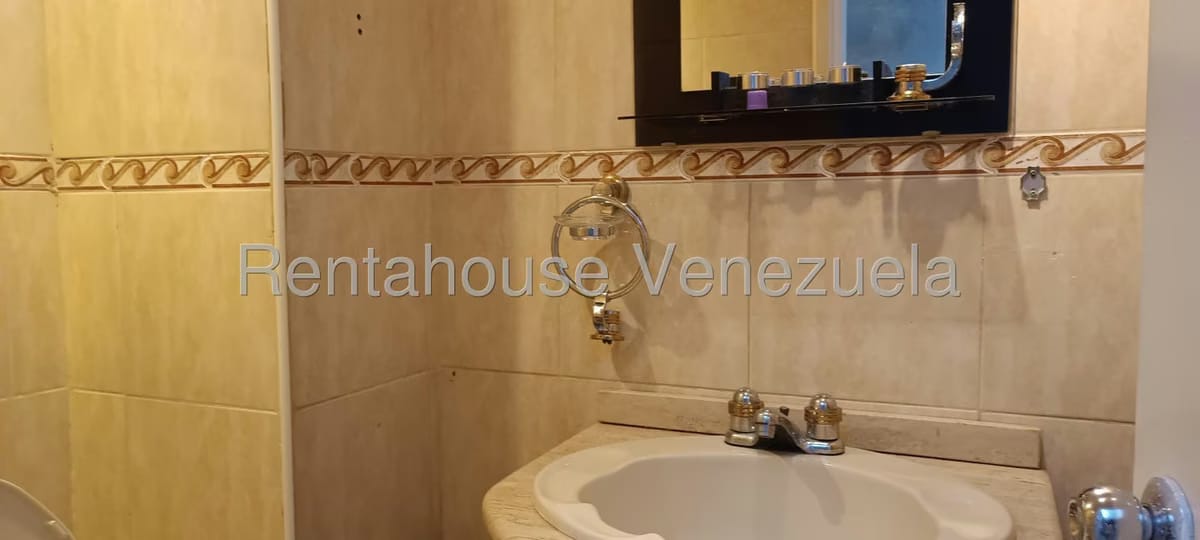 Townhouse (Multiples Niveles) en Venta en Avenida Milagro Norte, Zulia - 17