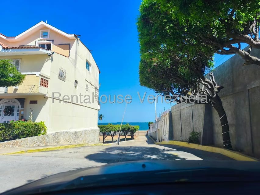 Townhouse (Multiples Niveles) en Venta en Avenida Milagro Norte, Zulia - 18