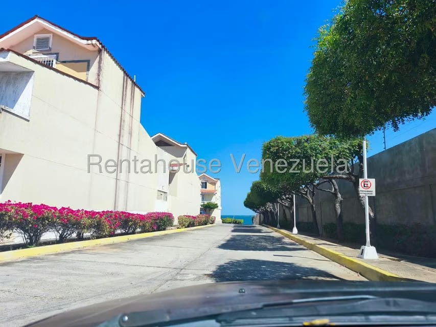Townhouse (Multiples Niveles) en Venta en Avenida Milagro Norte, Zulia - 20
