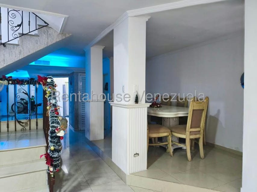 Townhouse (Multiples Niveles) en Venta en Avenida Milagro Norte, Zulia - 3