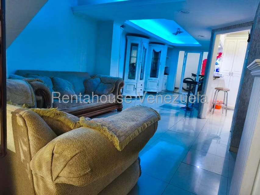 Townhouse (Multiples Niveles) en Venta en Avenida Milagro Norte, Zulia - 4