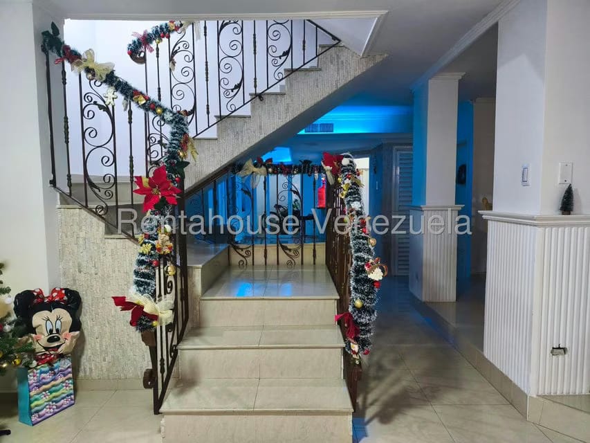 Townhouse (Multiples Niveles) en Venta en Avenida Milagro Norte, Zulia - 5