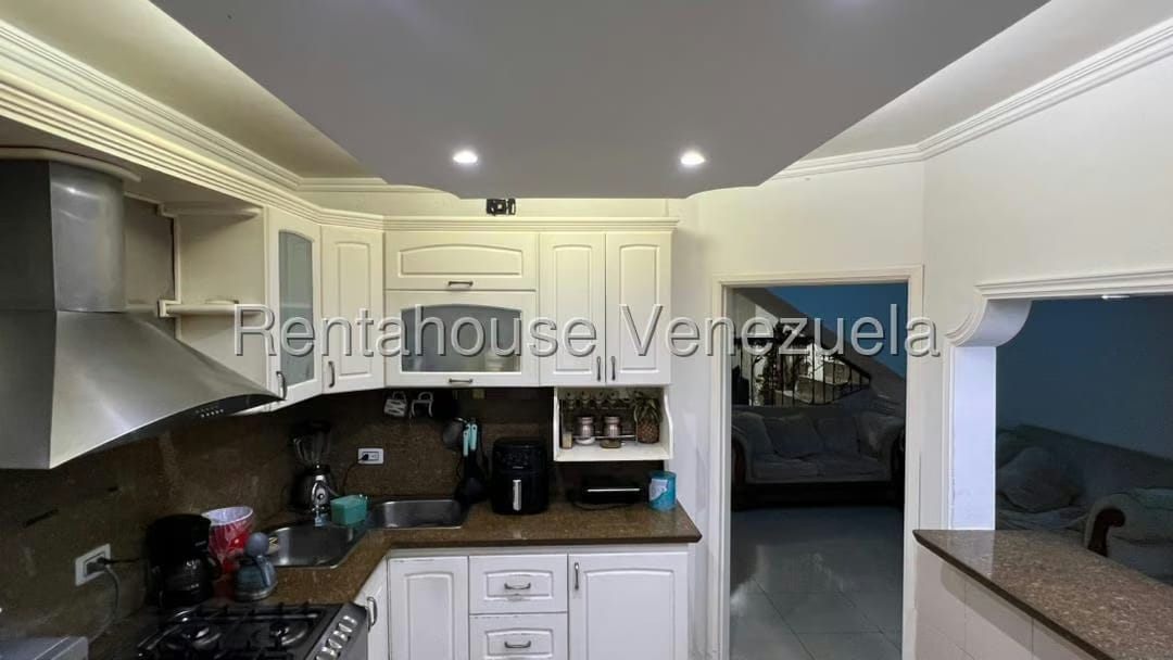 Townhouse (Multiples Niveles) en Venta en Avenida Milagro Norte, Zulia - 10