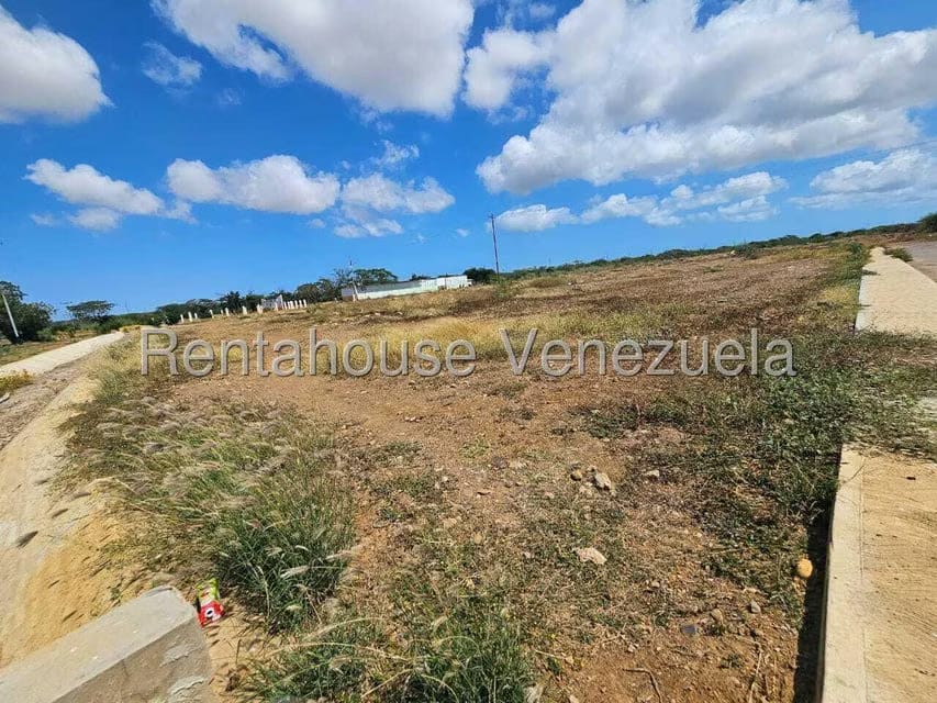 Terreno (Comercial) en Venta en Sector La Floresta, Falcon - 2