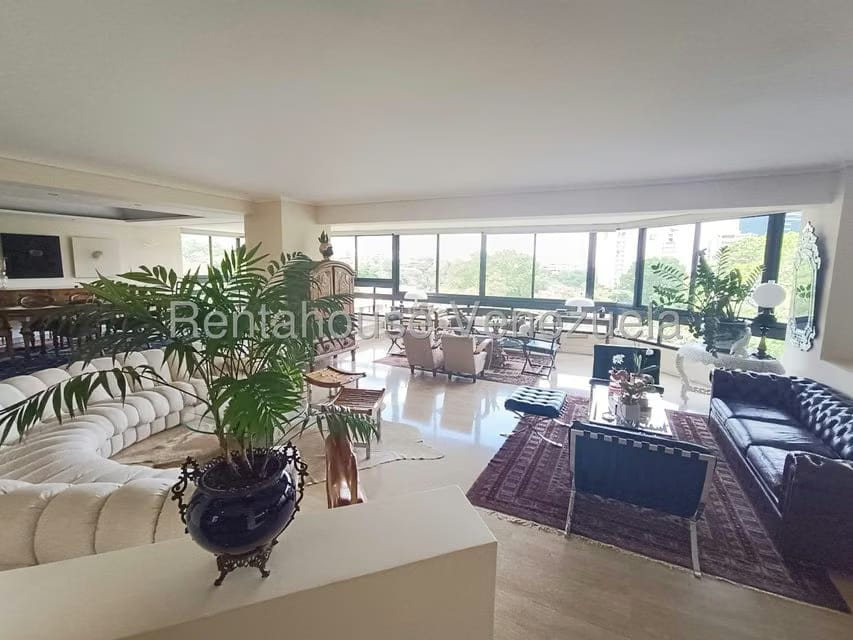 Apartamento (1 Nivel) en Venta en Country Club, Distrito Metropolitano - 2