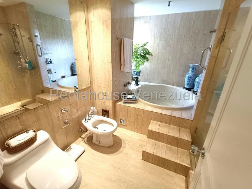 Apartamento (1 Nivel) en Venta en Country Club, Distrito Metropolitano - 23