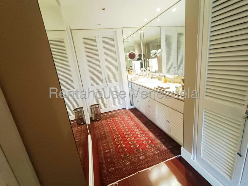 Apartamento (1 Nivel) en Venta en Country Club, Distrito Metropolitano - 24