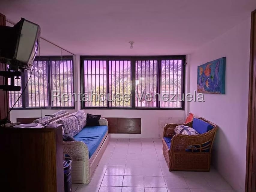 Apartamento (1 Nivel) en Venta en Ciudad Balneario Higuerote, Miranda - 2