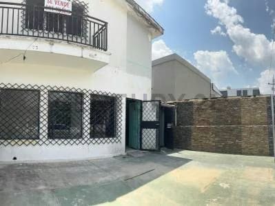 Casa con potencial comercial en la Urbanizacion Carabobo - 2