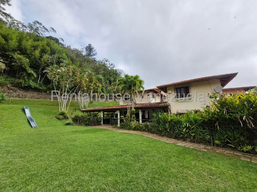 Casa (Duplex) en Venta en La Lagunita Country Club, Distrito Metropolitano - 2