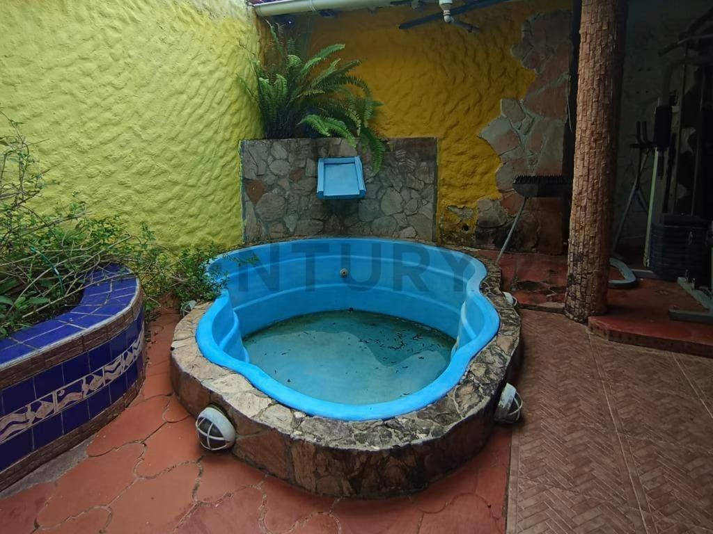 EN VENTA HERMOSO TOWNHOUSE. URBANIZACIÓN LA FLORESTA - 17