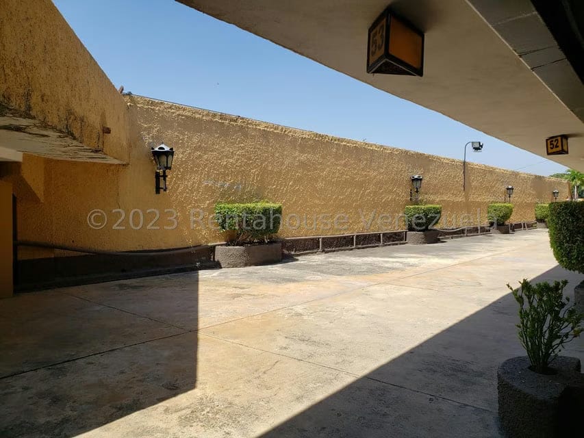 Comercial (Local Comercial) en Venta en Carretera Nacional, Aragua - 26