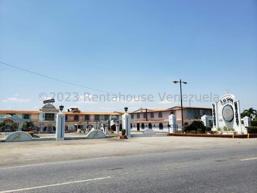 Comercial (Local Comercial) en Venta en Carretera Nacional, Aragua - 68