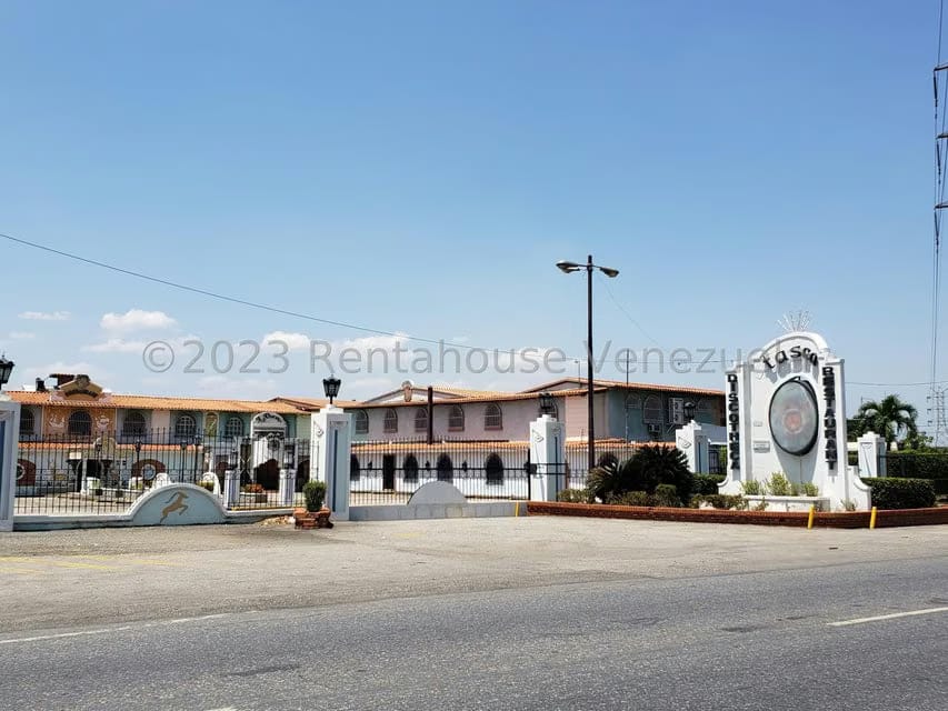 Comercial (Local Comercial) en Venta en Carretera Nacional, Aragua - 69