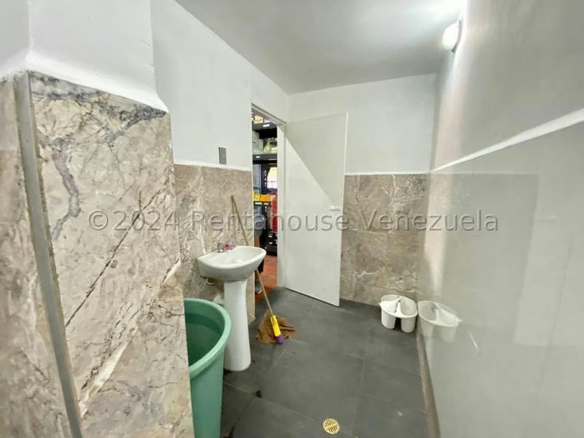 Comercial (Local Comercial) en Alquiler en Centro, Lara - 16