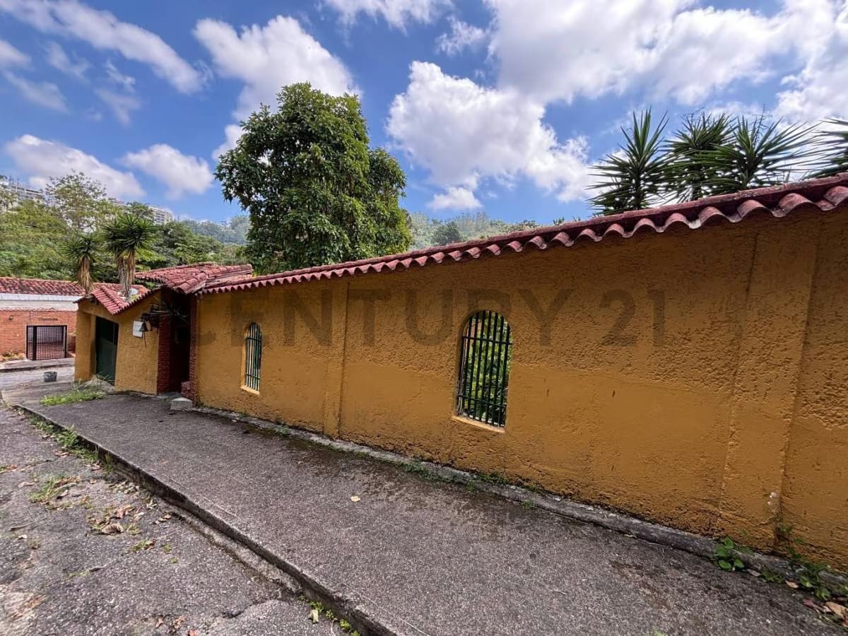 Amplia Casa en Venta, en Los Geranios