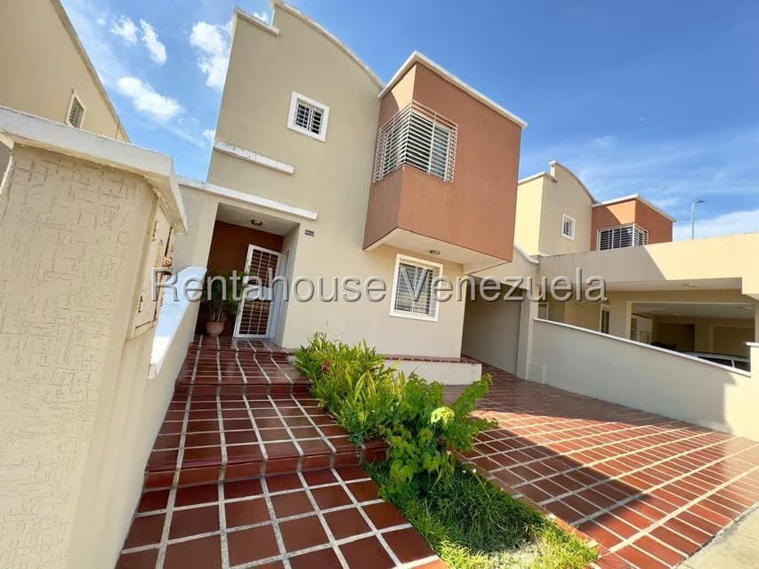 Casa (Duplex) en Venta en Ciudad Roca, Lara - 2