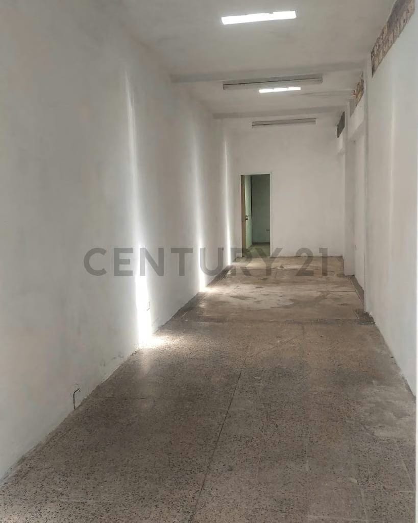 Magnifico espacio para oficina, deposito o negocio que trabaje a puerta cerrada.