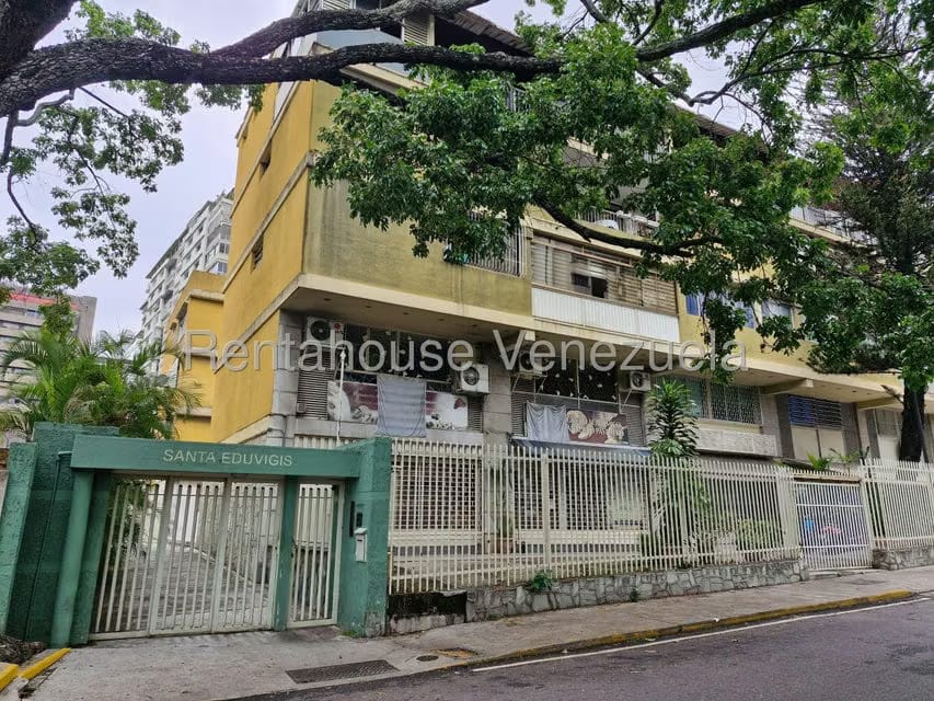 Apartamento (1 Nivel) en Venta en Santa Eduvigis, Distrito Metropolitano - 2