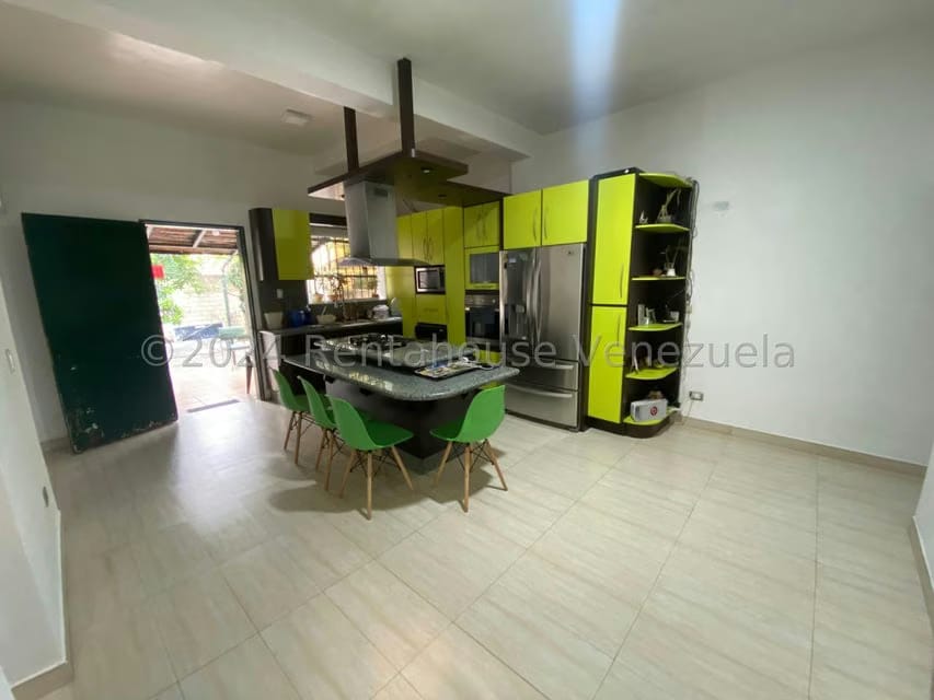 Comercial (Local Comercial) en Venta en Los Palos Grandes, Distrito Metropolitano - 12