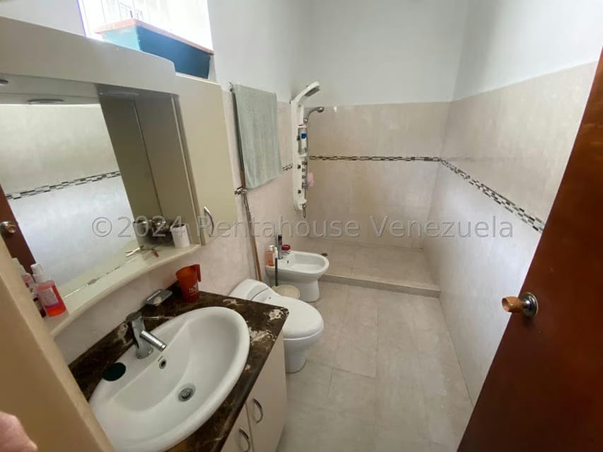 Comercial (Local Comercial) en Venta en Los Palos Grandes, Distrito Metropolitano - 17