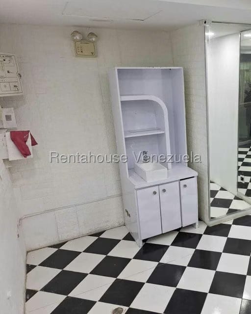 Comercial (Local Comercial) en Alquiler en La Castellana, Distrito Metropolitano - 5