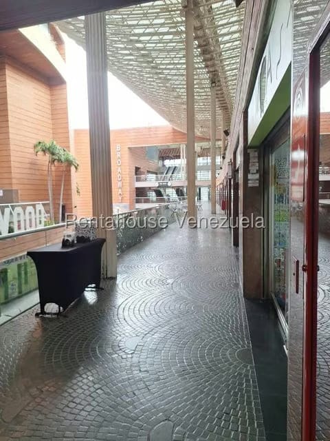 Comercial (Local Comercial) en Alquiler en La Castellana, Distrito Metropolitano - 9
