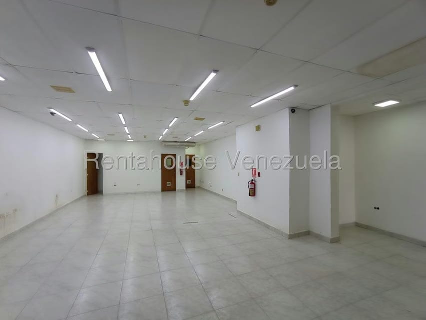 Comercial (Local Comercial) en Alquiler en Almarriera, Lara - 2