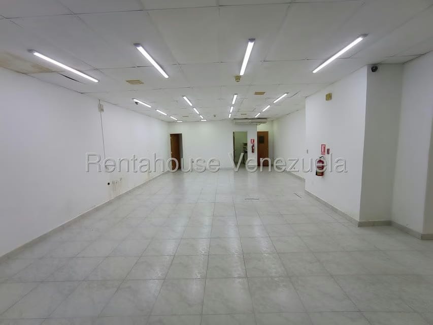 Comercial (Local Comercial) en Alquiler en Almarriera, Lara - 3