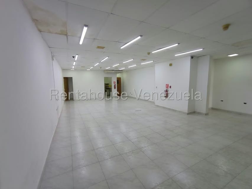 Comercial (Local Comercial) en Alquiler en Almarriera, Lara - 4