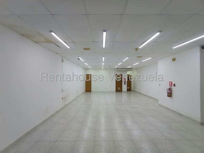 Comercial (Local Comercial) en Alquiler en Almarriera, Lara - 5