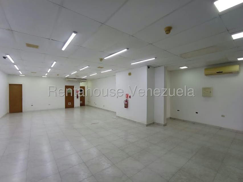 Comercial (Local Comercial) en Alquiler en Almarriera, Lara - 7