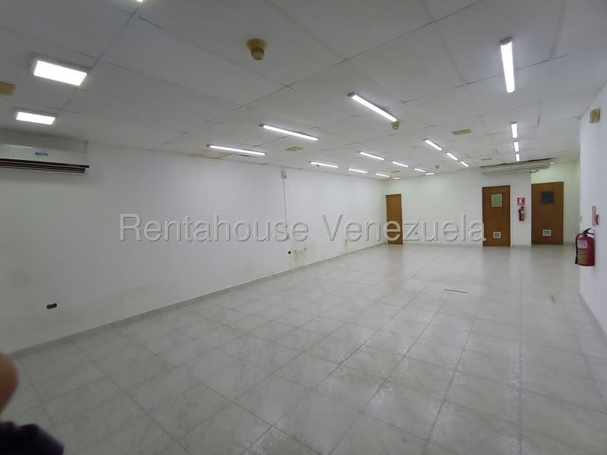 Comercial (Local Comercial) en Alquiler en Almarriera, Lara - 8