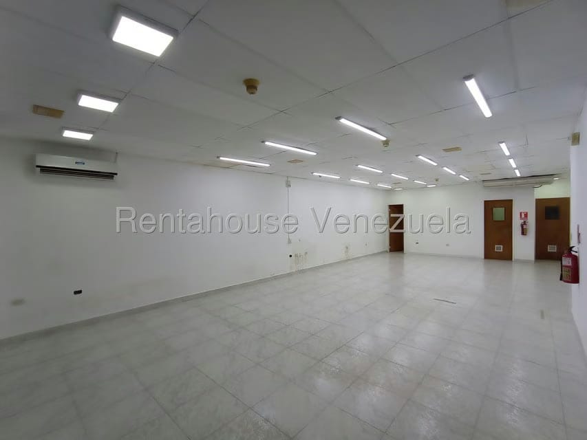 Comercial (Local Comercial) en Alquiler en Almarriera, Lara - 9