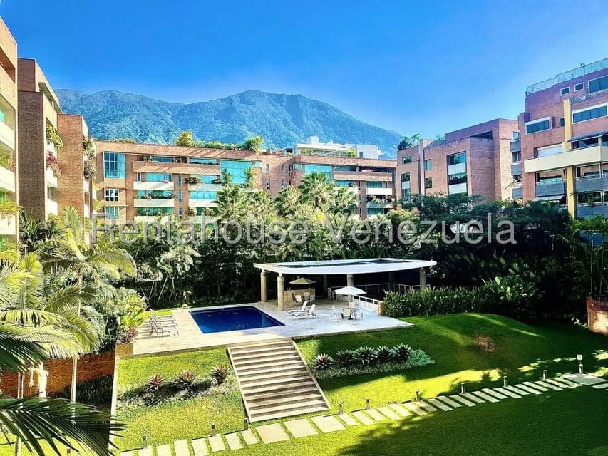 Apartamento (Duplex) en Alquiler en Campo Alegre, Distrito Metropolitano
