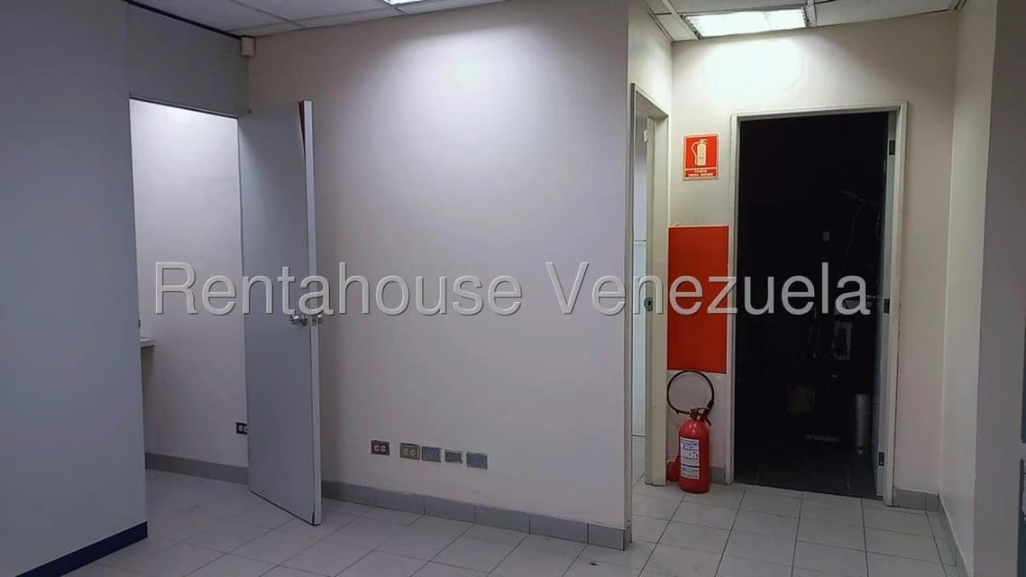 Comercial (Local Comercial) en Venta en Los Cortijos de Lourdes, Distrito Metropolitano - 25