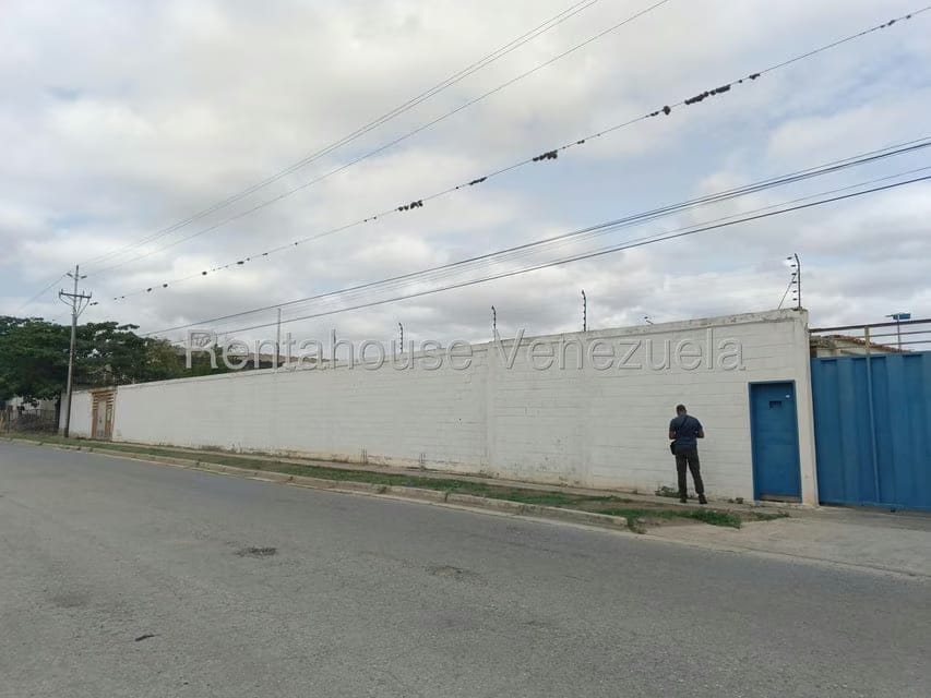 Comercial (Galpon - Deposito) en Venta en Zona Industrial 2, Lara